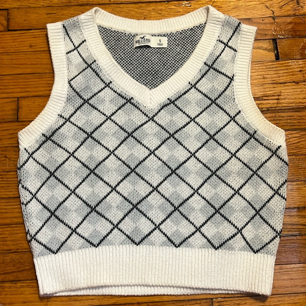 Hollister fitted sweater vest